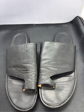 Black Leather Slide Sandals with Toe Loop
